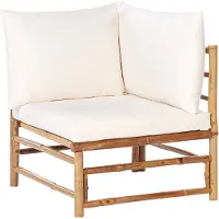 Beliani Lounge Set 4-Teilig Hellbraun u. Cremeweiß Bambusholz 2-Sitzer Sofa mit 2 Sesseln Couchtisch 10 Kissen Garten Terrasse Outdoor Ausstattung
