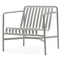 HAY Gartenstuhl Palissade Lounge Chair Low Sky Grey Pulverbeschichteter Stahl