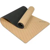 Navaris Yogamatte Kork mit Tragegurt, braun, 0,5 cm stark, rutschfester Schaumstoff & antibakterieller Kork, 183 x 61 cm