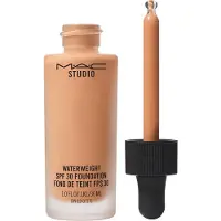 MAC Studio Waterweight Foundation SPF30 – NC25