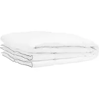 Beliani Bettdecke Weiß Japara Baumwolle mit weicher Mikrofaser Füllung 220 x 240 cm extra warm Steppdecke Steppbett Paspel Schlafzimmer