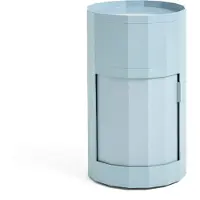 HAY Beistelltisch Facet Cabinet mit Füßen und Lenkrollen Hoch Misty Blue