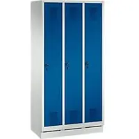 C+P Kleiderspind Evolo S 3000, 3 Abteile, Stahl, Sockelhöhe 100 mm, Sicherheitsdrehriegelverschluss, lichtgrau/enzianblau