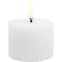 Uyuni LED Stumpenkerze 5,8x4,5cm grooved nordic white