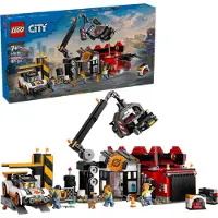 LEGO City Schrottplatz mit Autos - Spielzeug mit Schrottpresse und Kran, 2 Spielzeugautos, 4 Arbeiter Minifiguren & Bürogebäude - Geburtstagsgeschenke für Jungen und Mädchen ab 8 Jahren 60472