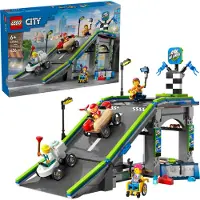 LEGO City Keine Limits: Seifenkistenrennen mit Rampe - Bauspielzeug für Jungen und Mädchen ab 6 Jahren - Set mit 2 Seifenkisten & 4 Rennfahrer Minifiguren - Geschenkidee für Kinder 60460