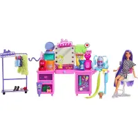 Barbie Extra Spielset mit Puppe, Stylingtisch und mehr als 45 Zubehörteilen