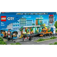 LEGO City Bahnhof, Spielzeug mit Schienen-LKW, Straßenplatte, Schienensegmenten, Spielzeugbus und Minifiguren, Geschenk für Kinder, Jungen und Mädchen, kombinierbar mit anderen Sets 60335