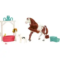 Spirit Tier-Babysitting mit Boomerang Spielset mit Pferd (21 cm), Badetrog und Tränke, Huf-Aktivierungsfunktion, 3 Tieren und Badebürste, ab 3 Jahren