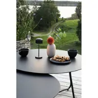 Konstsmide LED-Akku-Tischlampe Lille, Höhe 20 cm, schwarz, IP54, USB dimmbar, schwarz, für Wohn- / Esszimmer, Aluminium, Modern