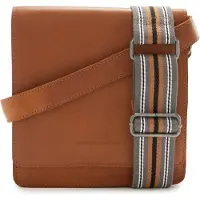 The Chesterfield Brand C48.1304 Osuna Umhängetasche Wax Pull Up Leder 31 cognac
