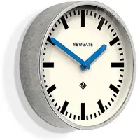 Newgate Luggage Wanduhr mit Blauen Zeigern