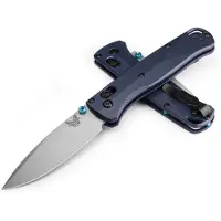 Benchmade Bugout S90V Crushed Silver Cerakote Taschenmesser, crater blue grivory