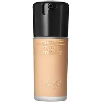 MAC Studio Radiance Serum Foundation – NC15