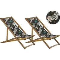 Beliani Liegestuhl 2er Set Hellbraun Akazienholz mit Schwarzem Bezug Gepardenmotiv Klappbar Gartenausstattung Outdoor Gartenzubehör Modern