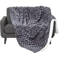 Homescapes KUSCHELDECKE Sherpa 200/230 cm, Samtdecke mit Dreieckmuster
