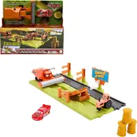Mattel Disney Pixar Cars Disney und Pixar Cars Trecker Erschrecker-Rennbahn: Flucht vor Frank mit Lightning McQueen-Spielzeugauto, Fahrzeug- & Schienen-Set, 4 Jahr(e), Kunststoff, Metall, Mehrfarbig