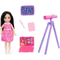 Mattel Chelsea Set mit Astronominnenpuppe & Zubehör, berufsbezogene, brünette kleine Puppe, Modepuppe, Weiblich, 3 Jahr(e), Mädchen, 136,9 mm, 70 g