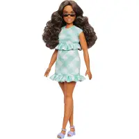 Barbie Fashionistas Puppe #240 in grünem Gingham-Kleid und Sonnenbrille, gewellte, dunkelbraune Haare, Modepuppe, Weiblich, 3 Jahr(e), Junge/Mädchen, 127,5 mm, 174 g