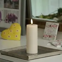 Deluxe Home Art LED Stumpenkerze MIA - Echtwachs - realistische 3D Flamme - H: 12,5cm - D: 5cm -...