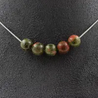 Bijoux Steine und Mineralien. Halskette mit 5 Unakit-Perlen 8 mm Kette aus rostfreiem Stahl Halskette für Frauen, Männer. Anpassbare Größe.