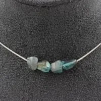 Bijoux Steine und Mineralien. Halskette mit 4 Apatit-Perlen aus Brasilien. Kette aus rostfreiem Stahl Halskette für Frauen, Männer. Anpassbare Größe.