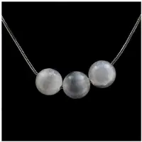 Bijoux Steine und Mineralien. Halskette mit 3 Selenitperlen aus Marokko 8 mm Edelstahlkette.