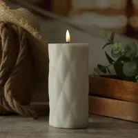 Deluxe Home Art LED Stumpenkerze MIA - Rautenmuster - Echtwachs - 3D Flamme - H: 15cm - D: 7,5cm...
