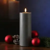 Deluxe Home Art LED Stumpenkerze MIA - Echtwachs - realistische 3D Flamme - H: 20cm - D: 7,5cm -...