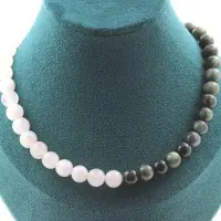 Bijoux Steine und Mineralien. Halskette mit Mondstein- und Seraphinitperlen aus Russland, 8 mm. Kette für Frauen und Männer. Personalisierte Größe.