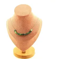 Bijoux Steine und Mineralien. Halskette mit 10 Epidot-Perlen aus Myanmar (Burma). Kette aus Stahl. Halskette für Frauen, Männer. Anpassbare Größe.
