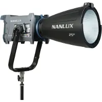 Nanlux Evoke 600C Vollfarb-Nebula 8-Spotlicht