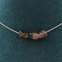 Bijoux Steine und Mineralien. Halskette mit 3 Andalusit-Perlen aus den USA. Kette aus rostfreiem Stahl Halskette für Frauen, Männer. Anpassbare Größe.