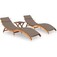 Syfax Sonnenliegen-Set, 2 Klappliegen aus massivem Akazienholz naturgeölt, für Garten, Terrasse & Pool, mit Tisch und 2 taupefarbenen Polstern, 184x55x64 cm
