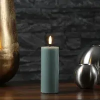 Deluxe Home Art LED Stumpenkerze MIA - Echtwachs - realistische 3D Flamme - H: 12,5cm - D: 5cm -...