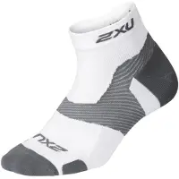 2XU Light Cush -Männer weiß/grau 1/4 Besatzungssocken