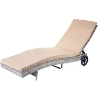 Décoshop26 - Gartenliege Sonnenliege Deckstuhl aus grauem Polyrattan mit beigem Kissen 04_0004935