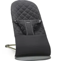 BabyBjörn Bouncer Bliss – Gewebte schwarze klassische Steppdecke mit dunkelgrauem Rahmen