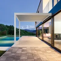 Sweeek - Wand Pergola mit Lamellendach 3x4m Triomphe - Weiß