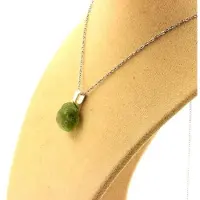 Bijoux Edelsteine und Mineralien. Rohperidot-Halskette. 10,42 ct. Skardu-Distrikt, Baltistan, Pakistan.