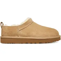 Ugg Slipper 1173891SAN Sand mit flacher Plateausohle, 3 cm Sohlenhöhe und geschlossener Spitze