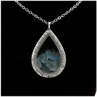 Bijoux Steine und Mineralien. Roh-Aquamarin-Halskette. Tropfenmodell.