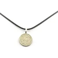 Bijoux Steine und Mineralien. Halskette mit dänischer Münze 10 øre - Frederik IX Schwarze Schnur.
