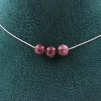 Bijoux Edelsteine und Mineralien. Halskette mit 3 Lepidolith-Perlen 8 mm. Kette aus Edelstahl. Halskette für Frauen, Männer. Anpassbare Größe.