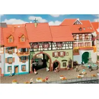 Faller Byhus med port H0 Faller 130499