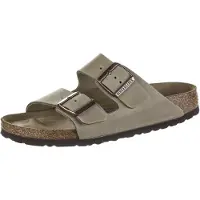 Birkenstock Kaufen Sie die Arizona Soft Tabacco Brown mit schmalem Fußbett bei Kicksshop. Bequeme braune Herrensandale mit weichem Fußbett.