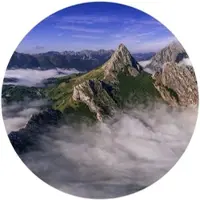Wallart K&L Wall Art Vliestapete »Runde Vliestapete«, Cuadrado Nebel Gebirge Natur, mehrfarbig, matt - bunt