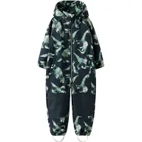 Name it "NMMALFA08 SOFTSHELL SUIT AOP 1FO NOOS" mit dekorativen und reflektierenden Details