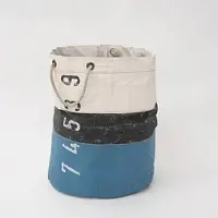Batela Blau-weißer Wäschekorb mit Nummer