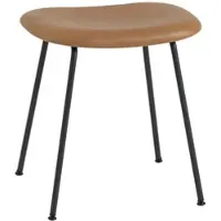 Muuto Fiber Stool, tube base, refine leder cognac / schwarz